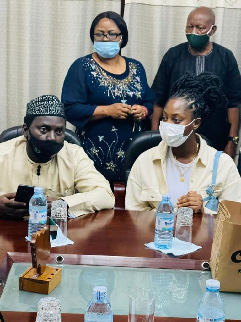 Tems at the Nigerian Embassy in Kampala, Uganda after her arrest in 2020.