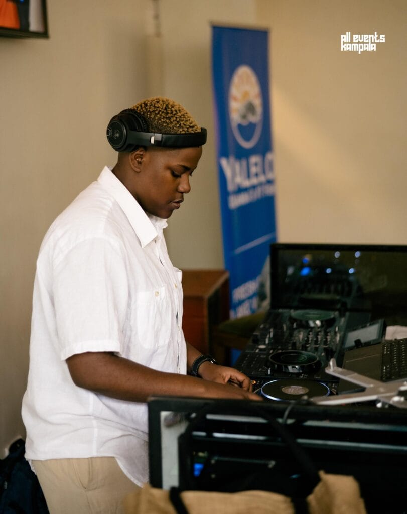 DJ Scata had revellers on their feet.